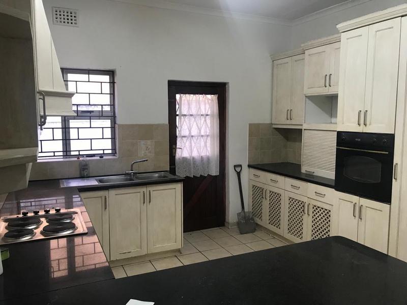 To Let 3 Bedroom Property for Rent in Wynberg Western Cape